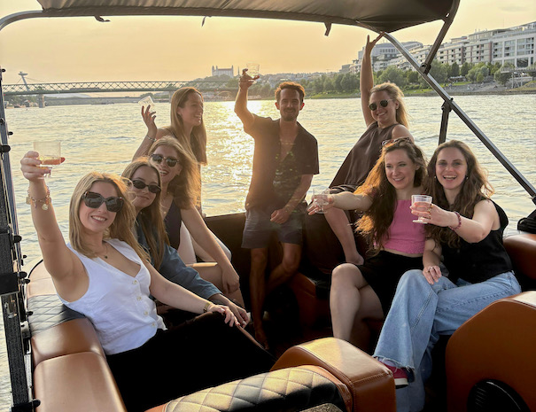 159436E5-9F76-4EFB-8AFA-1D42DFA7FB9E